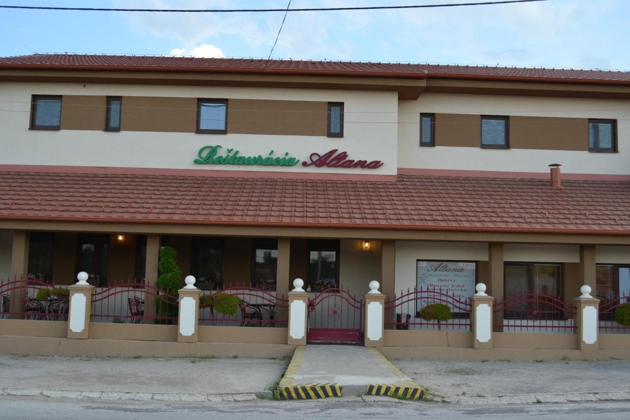 Restauracia-Penzion Altana Ludanice Zewnętrze zdjęcie