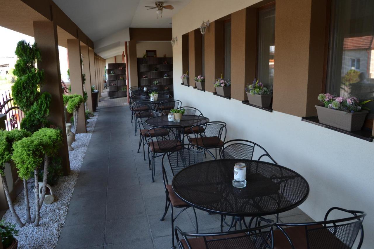 Restauracia-Penzion Altana Ludanice Zewnętrze zdjęcie