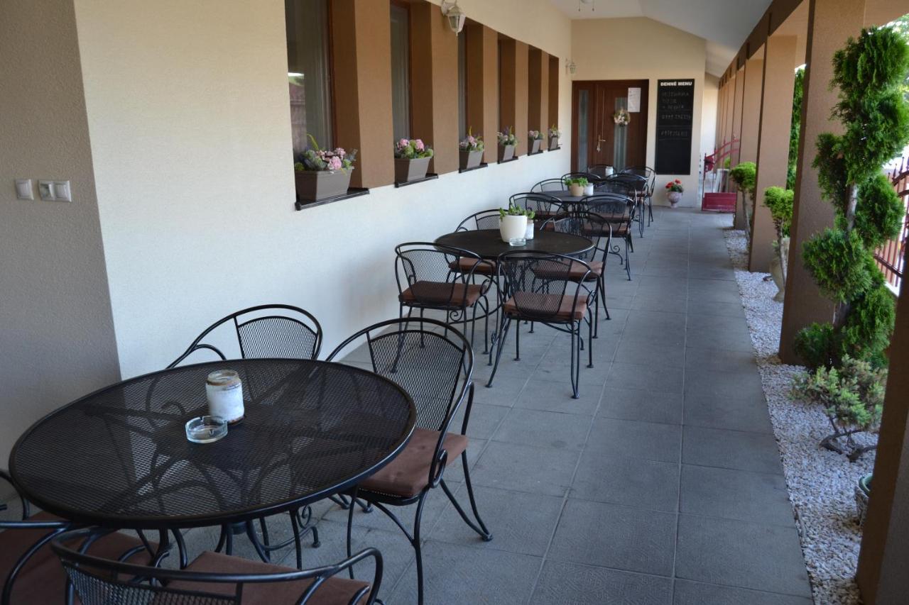 Restauracia-Penzion Altana Ludanice Zewnętrze zdjęcie