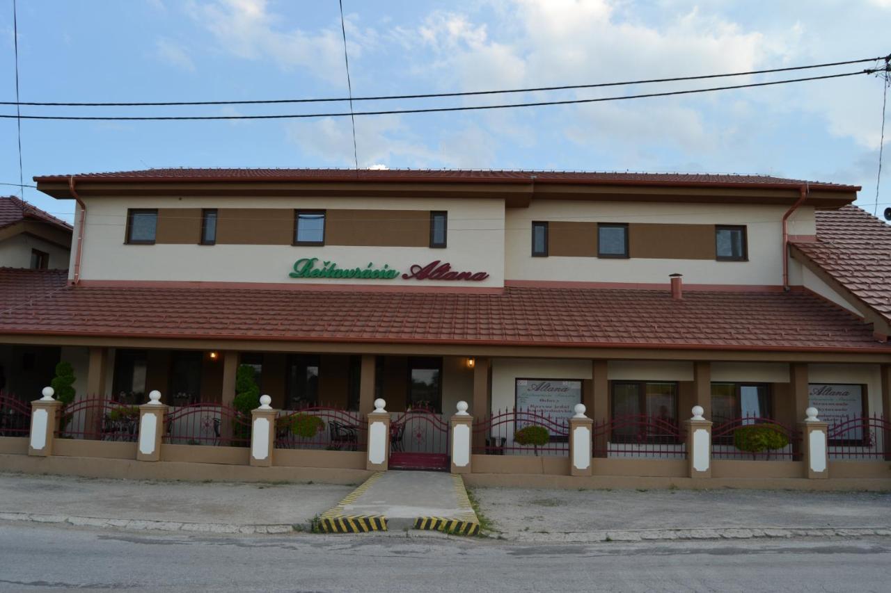 Restauracia-Penzion Altana Ludanice Zewnętrze zdjęcie