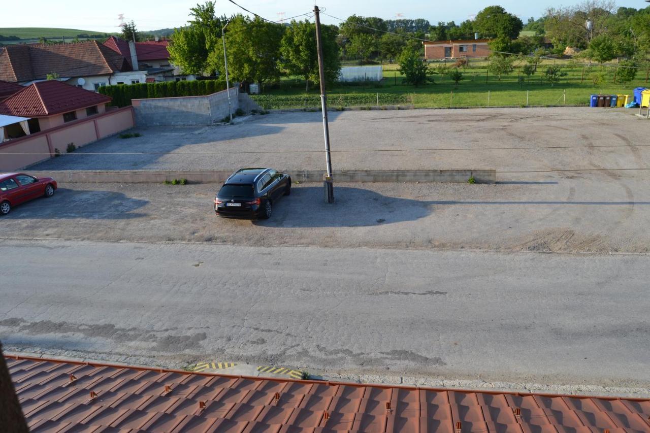 Restauracia-Penzion Altana Ludanice Zewnętrze zdjęcie