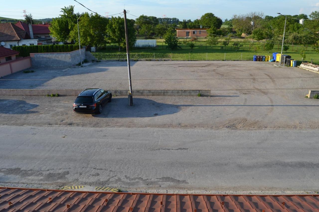 Restauracia-Penzion Altana Ludanice Zewnętrze zdjęcie