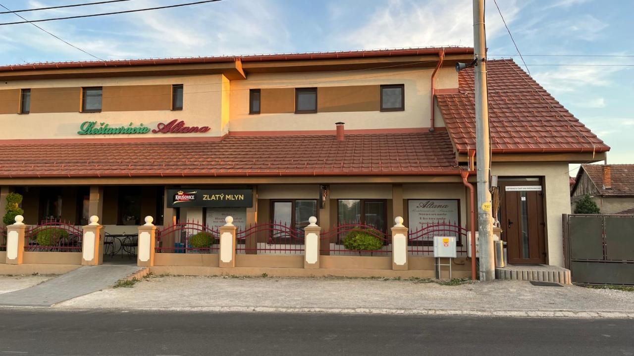Restauracia-Penzion Altana Ludanice Zewnętrze zdjęcie