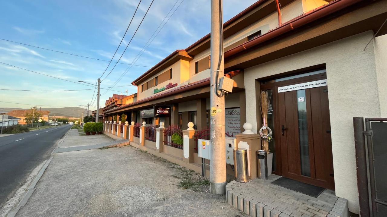 Restauracia-Penzion Altana Ludanice Zewnętrze zdjęcie