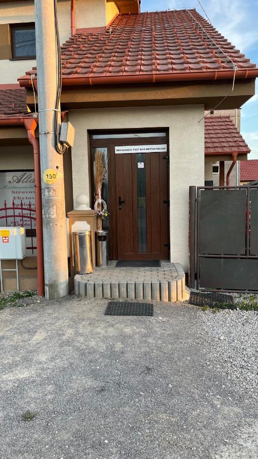 Restauracia-Penzion Altana Ludanice Zewnętrze zdjęcie