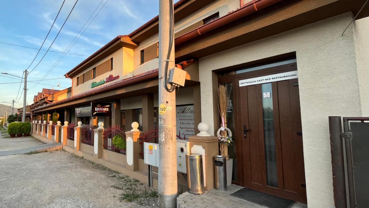 Restauracia-Penzion Altana Ludanice Zewnętrze zdjęcie