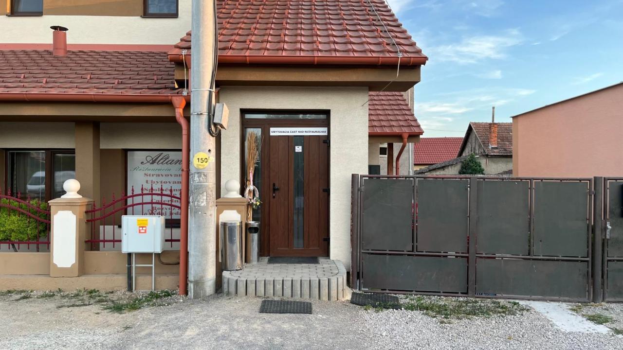 Restauracia-Penzion Altana Ludanice Zewnętrze zdjęcie