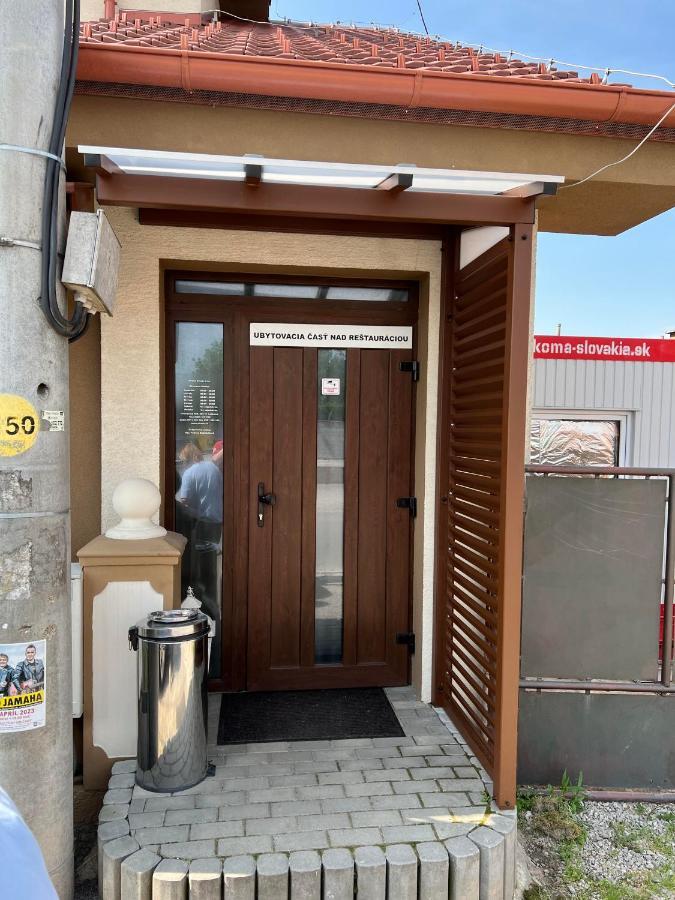 Restauracia-Penzion Altana Ludanice Zewnętrze zdjęcie
